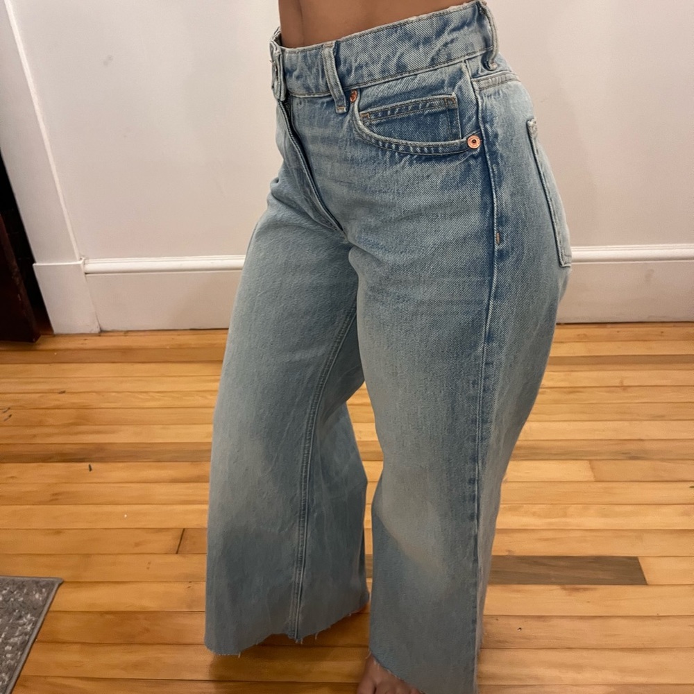 ZARA WIDE LEG LIGHT WASHED DEMIN JEANS